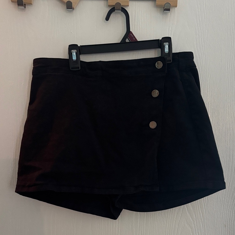 Chic Black Women's Skorts with Button Accents